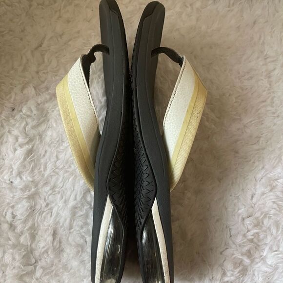 Reef yellow and white thong sandals water friendly synthetic strap size … - Picture 6 of 9